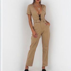 NWT/ TIGER MIST PHILLIPA JUMPSUIT
Tan/ size Medium